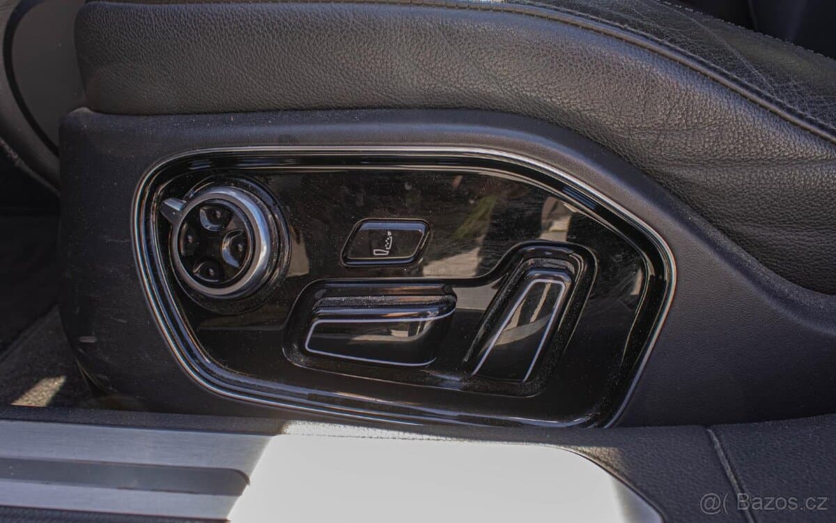 2012 Audi A8 - 10