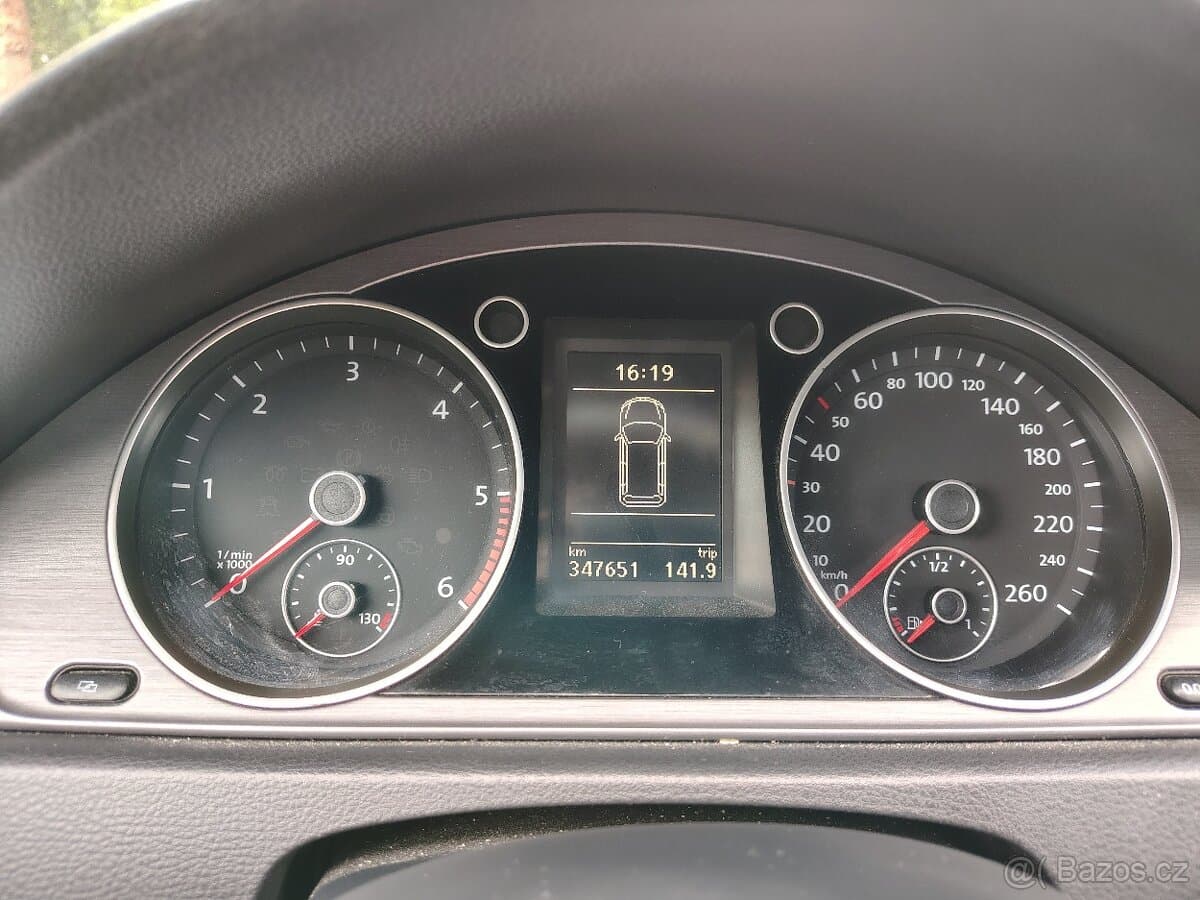 2011 Volkswagen PASSAT - 10