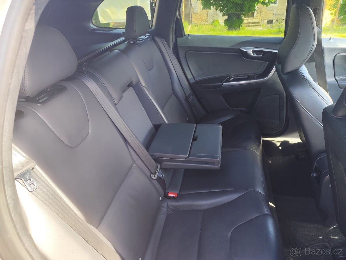 2016 Volvo XC60 - 10