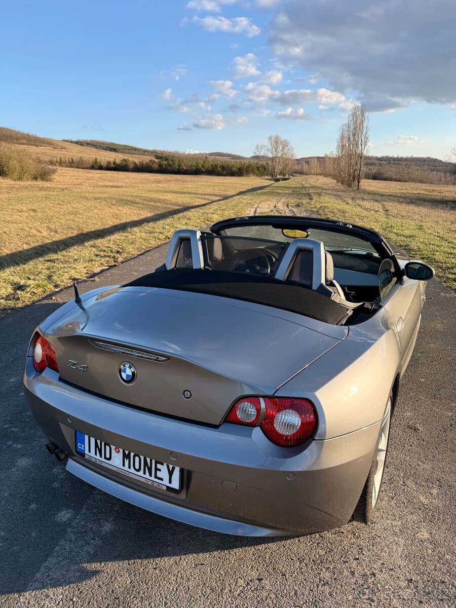 2004 BMW Z4 - 10