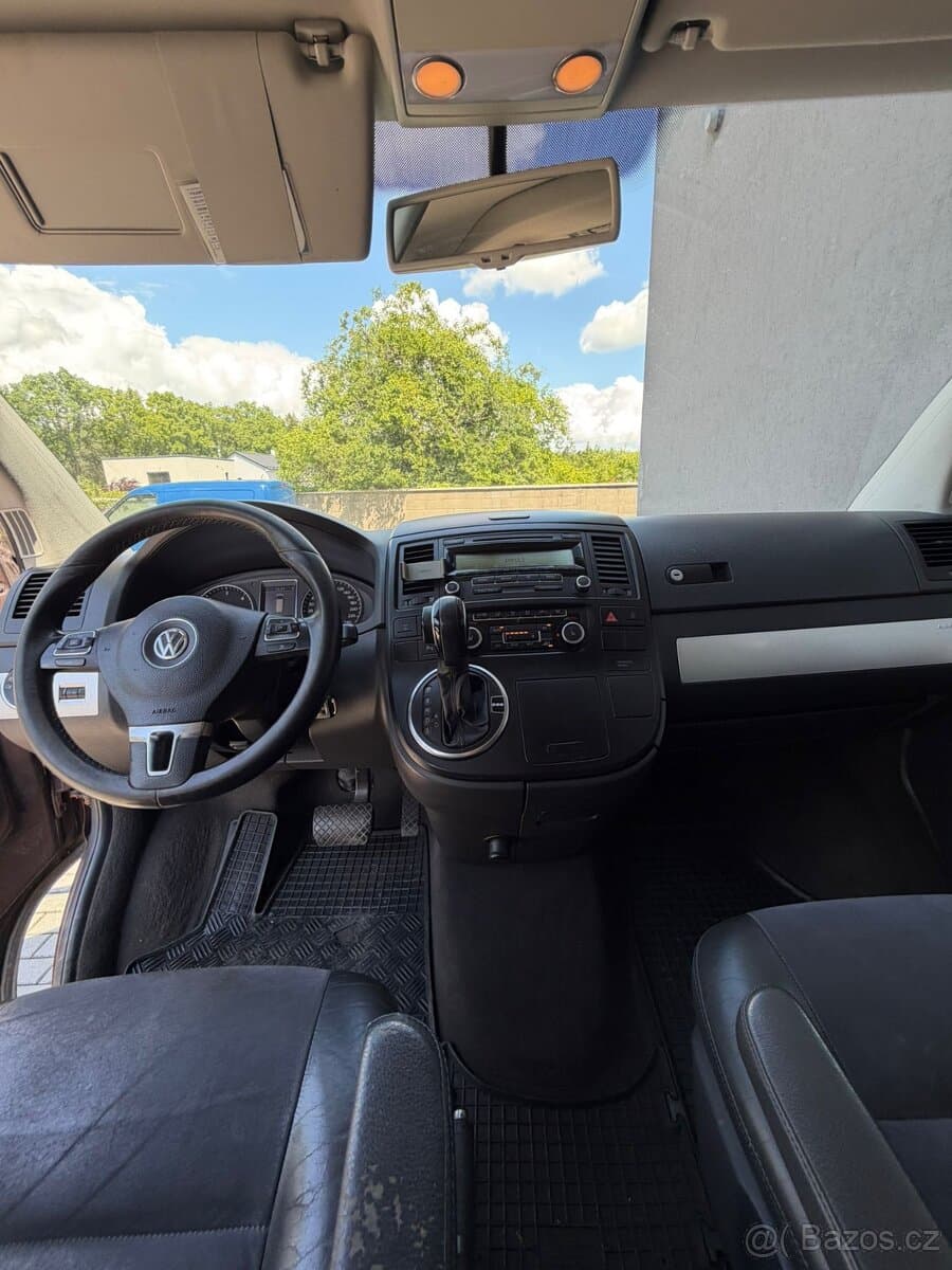 2011 Volkswagen MULTIVAN - 10