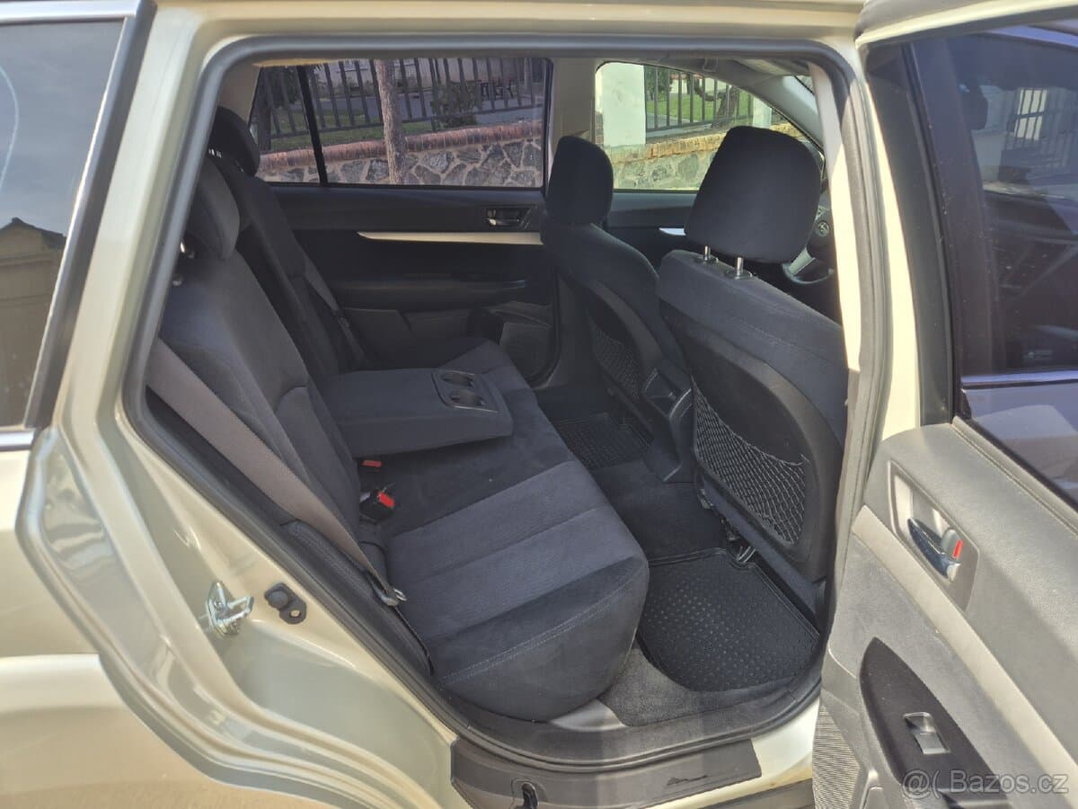 2011 Subaru OUTBACK - 10