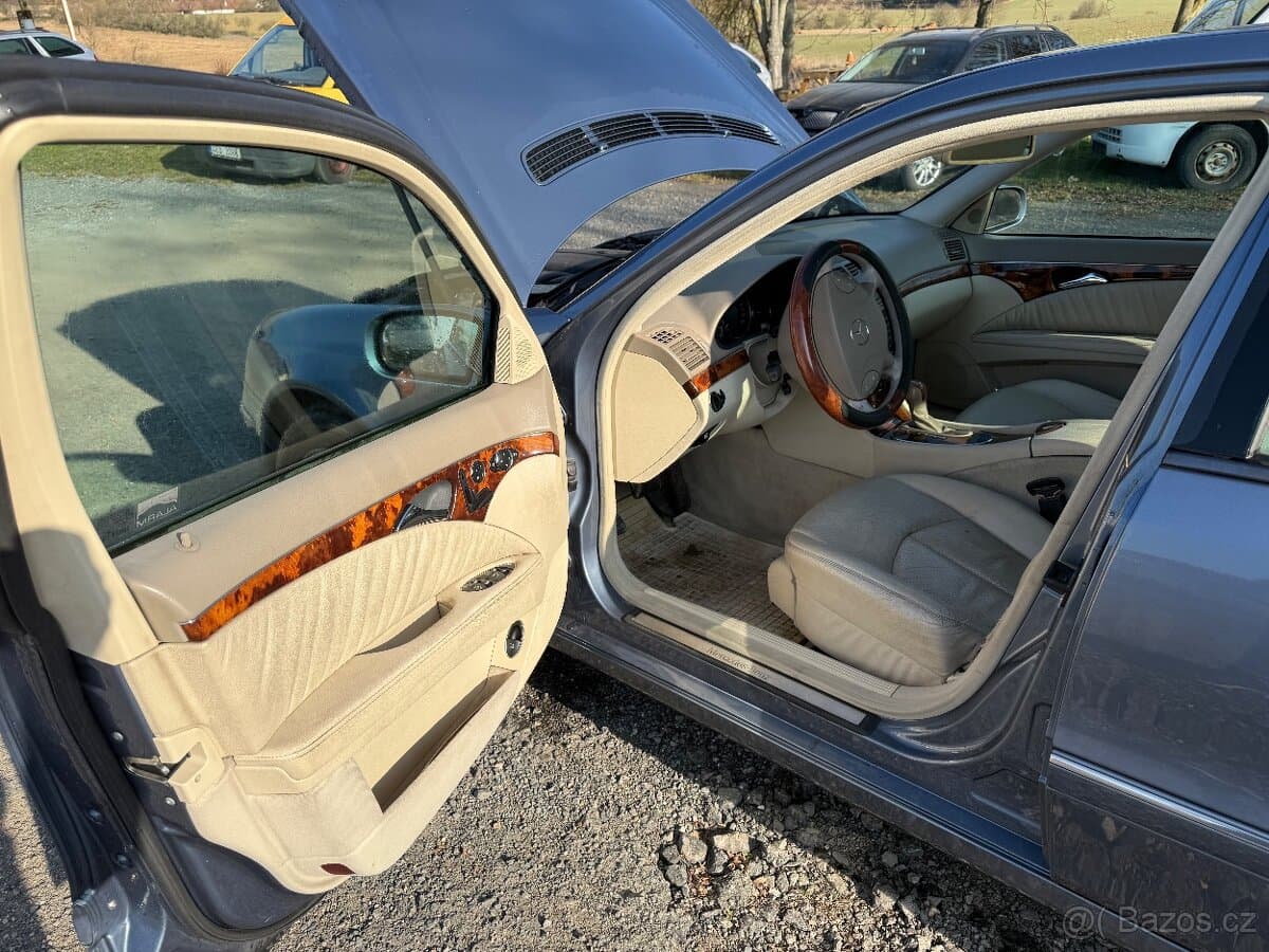 2004 Mercedes-Benz E-CLASS - 10