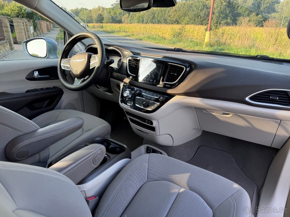 2020 Chrysler PACIFICA - 10
