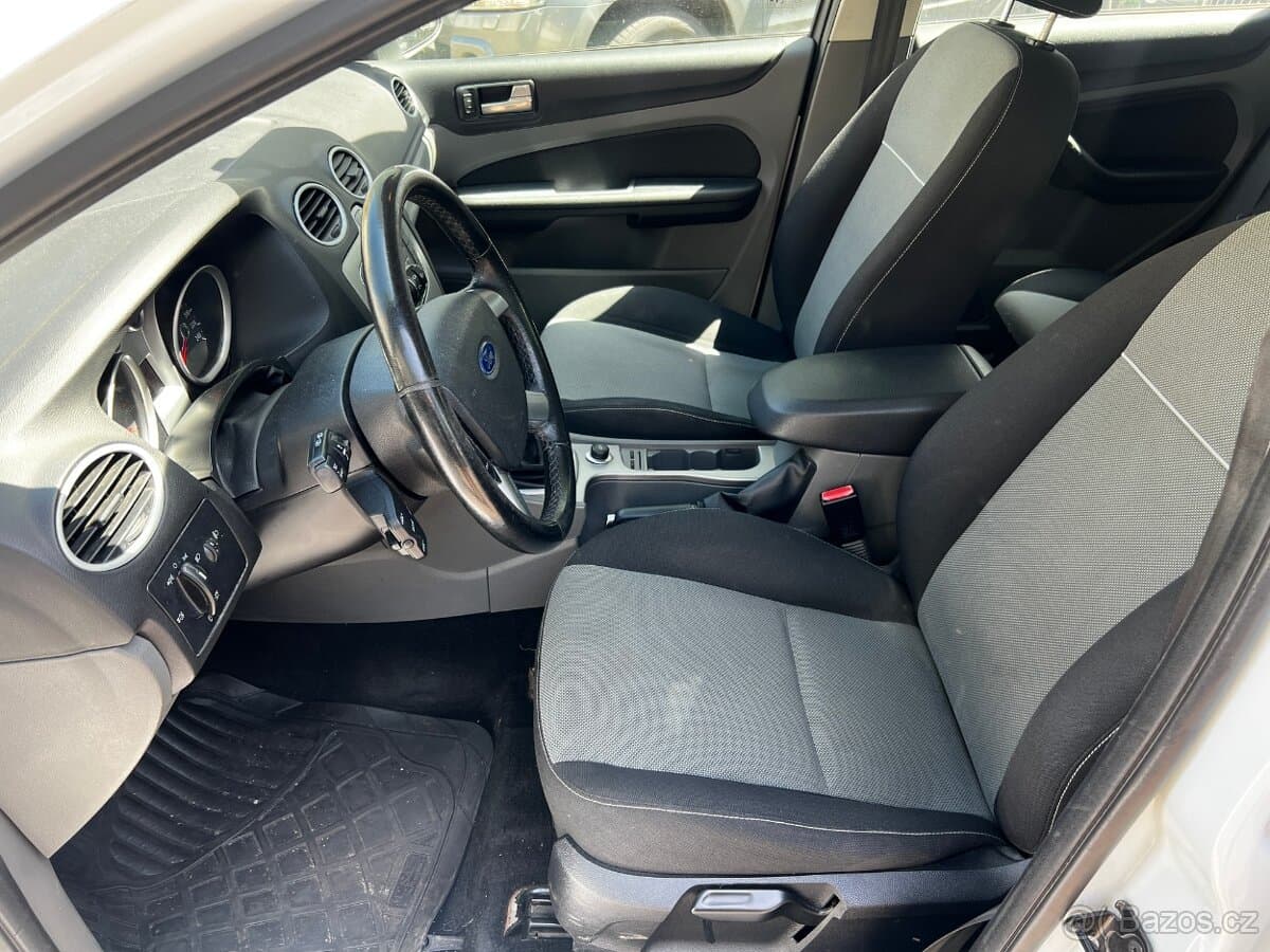 2011 Ford FOCUS - 10