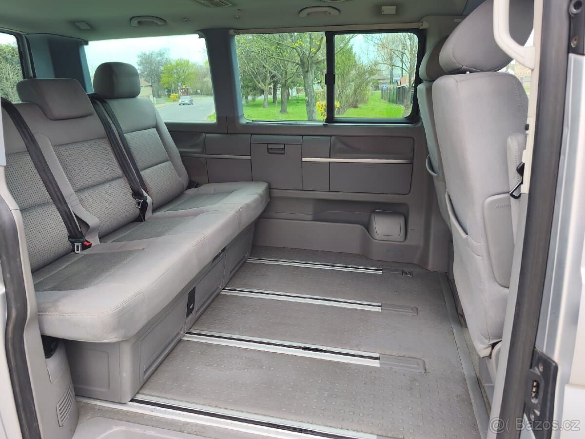 2005 Volkswagen MULTIVAN - 10