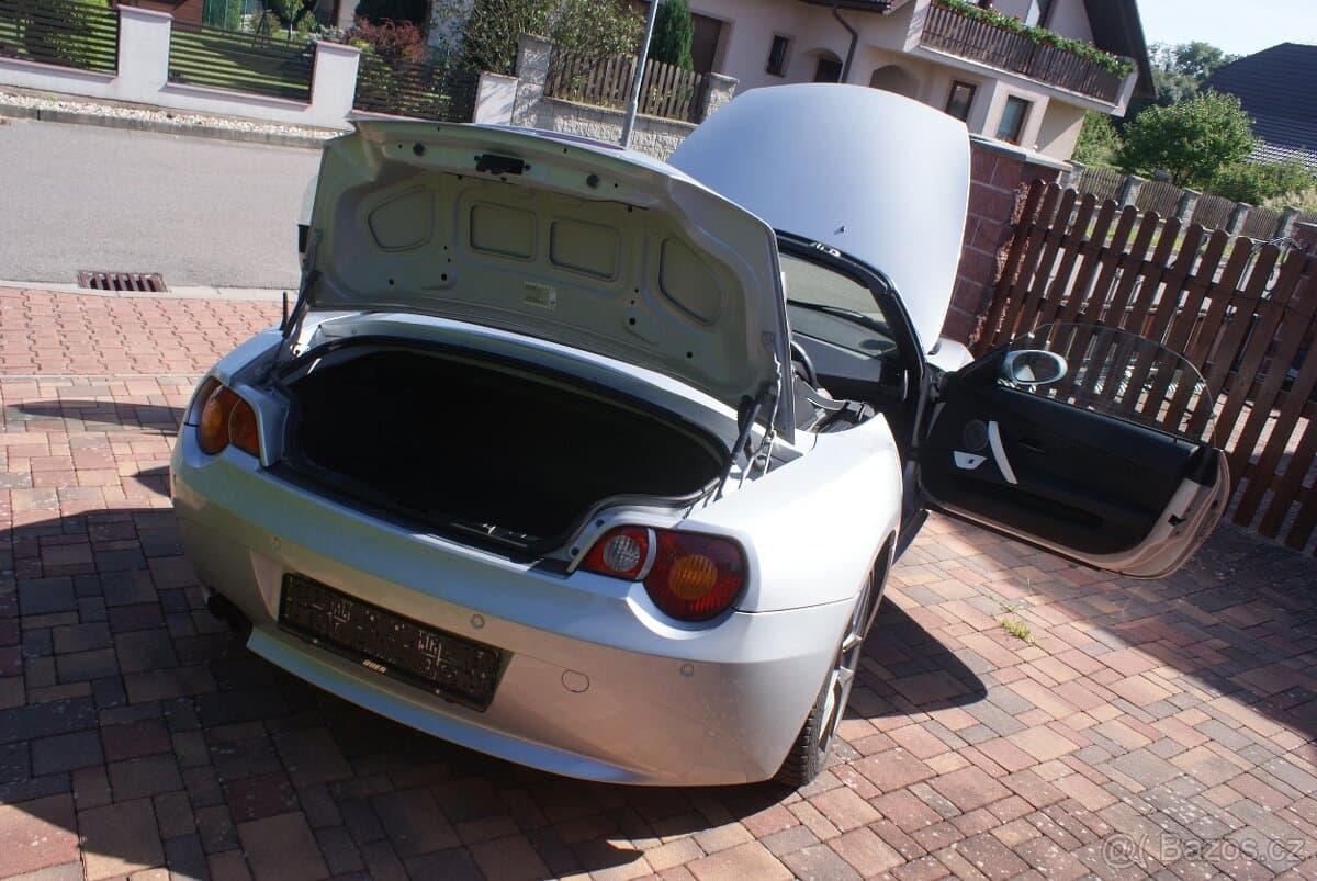 2004 BMW Z4 - 10