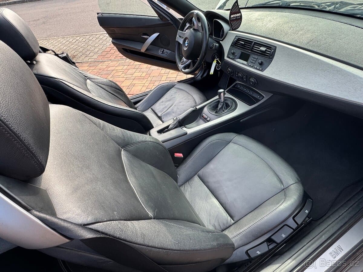 2005 BMW Z4 - 10