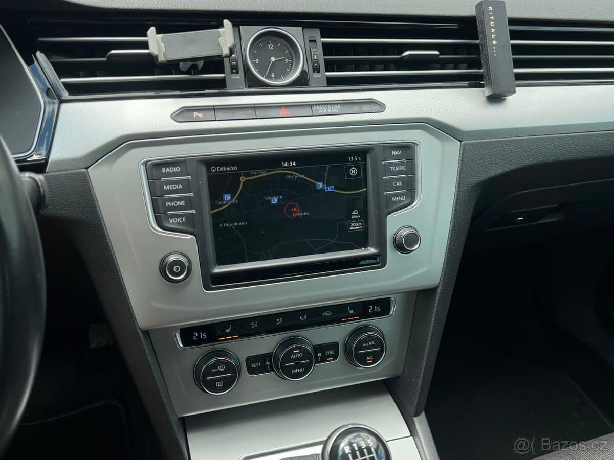 2016 Volkswagen PASSAT - 10