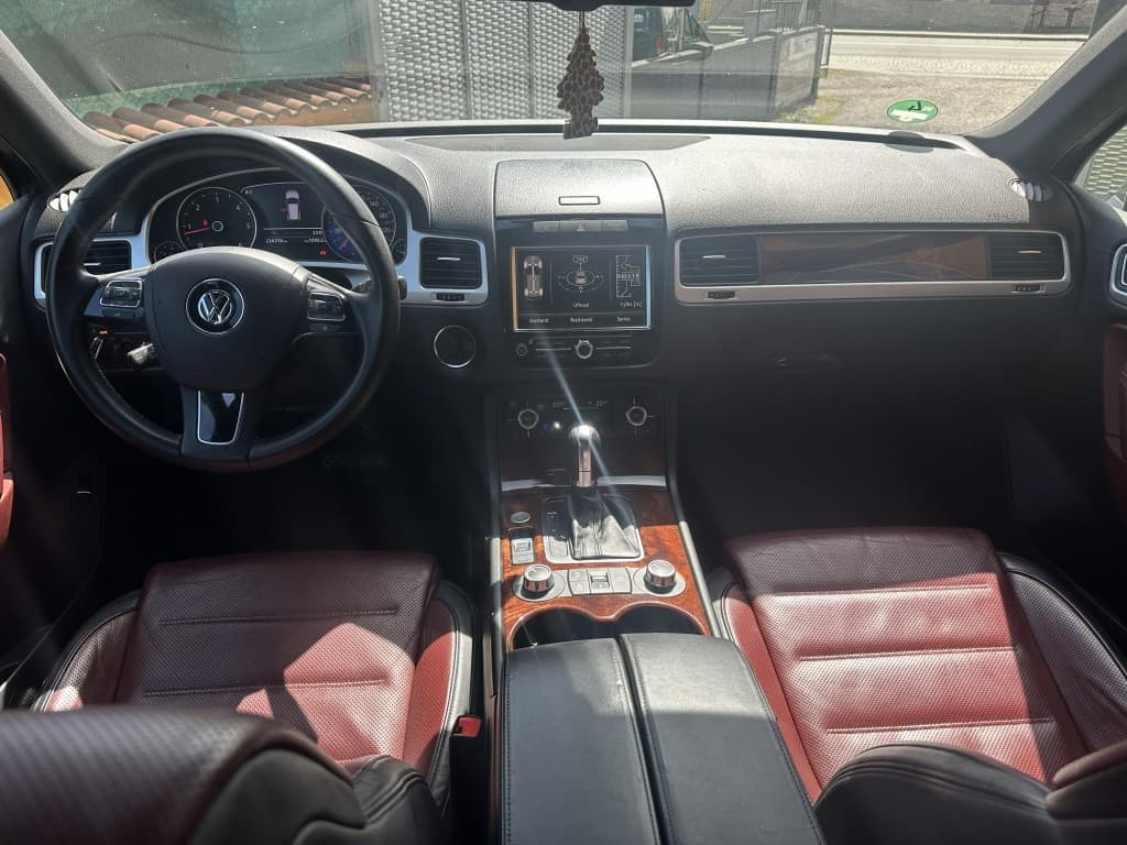 2012 Volkswagen TOUAREG - 10