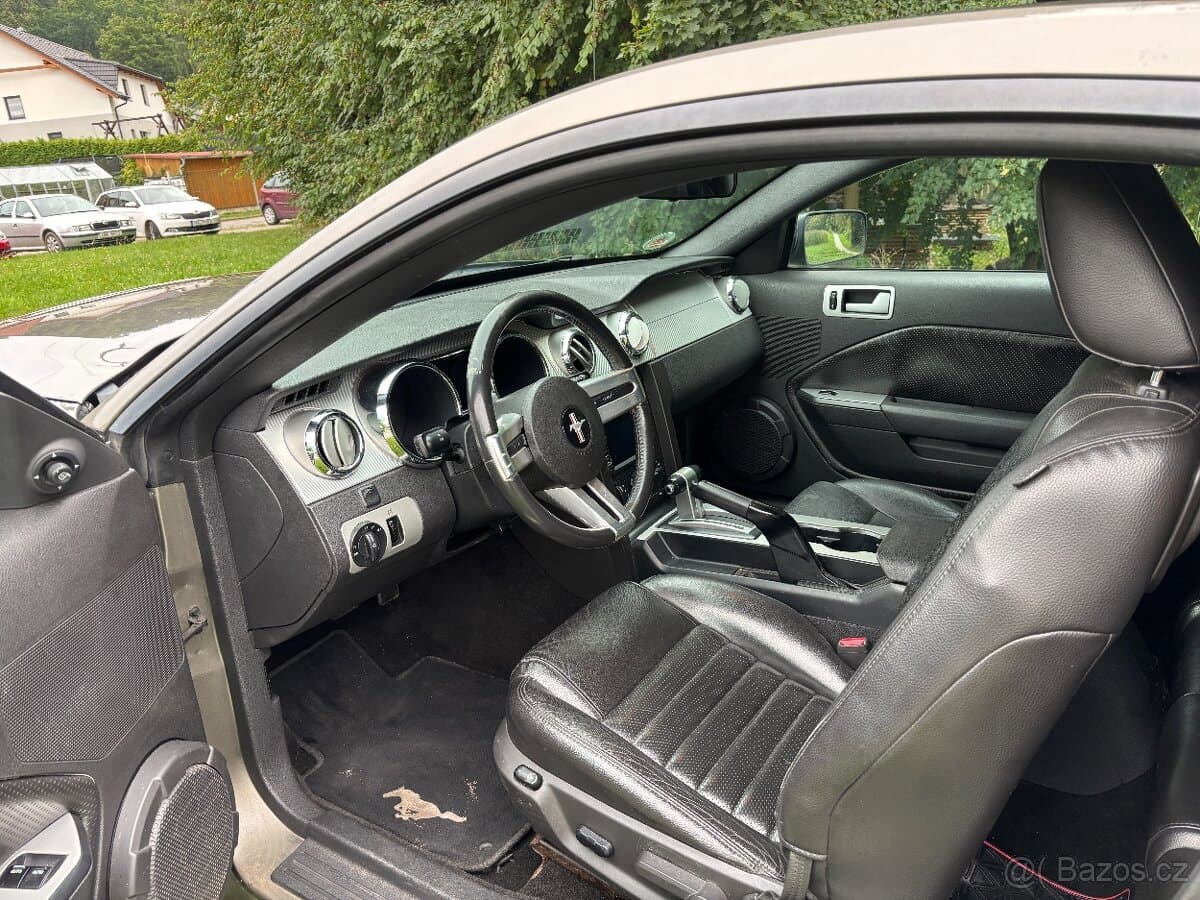 2005 Ford MUSTANG - 10