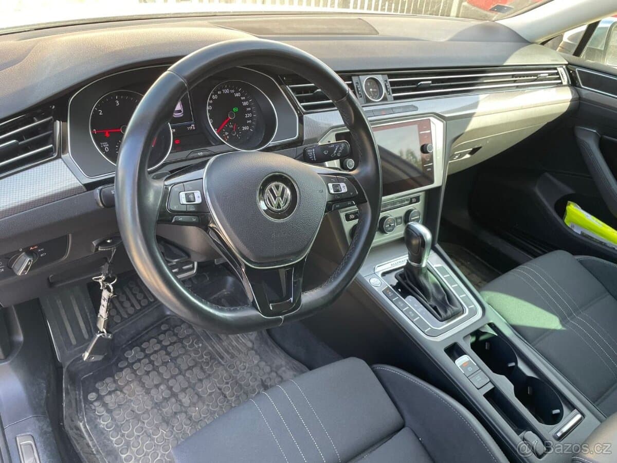 2017 Volkswagen PASSAT - 10