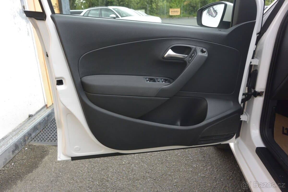 2013 Volkswagen POLO - 10