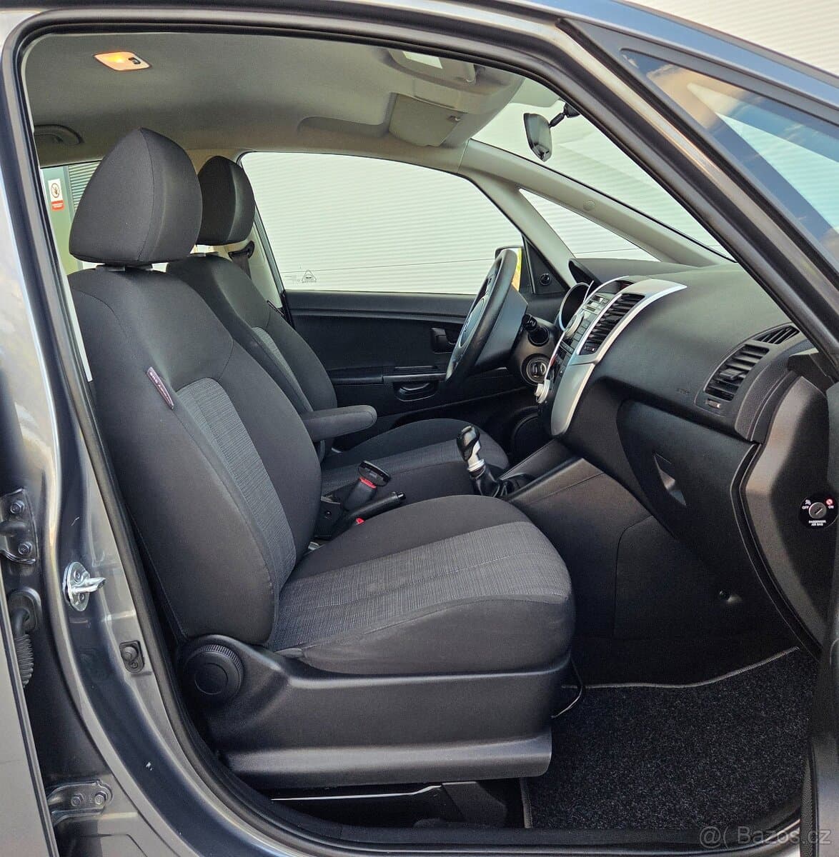 2010 Kia VENGA - 10