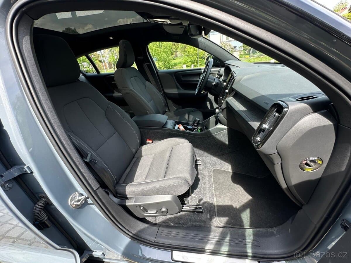 2022 Volvo C40 - 10