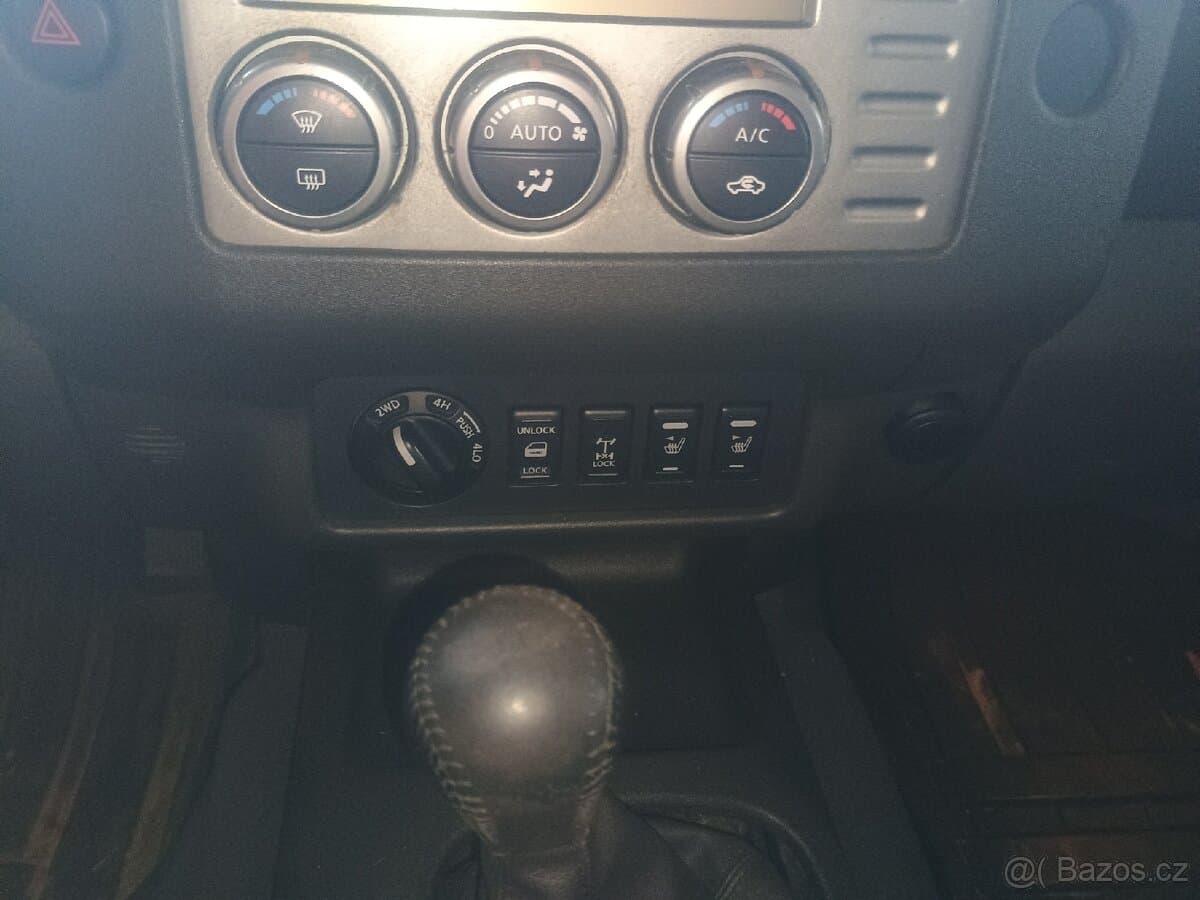 2009 Nissan NAVARA - 10