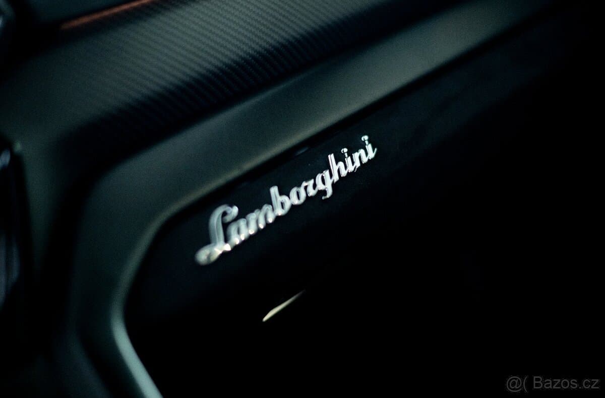 2022 Lamborghini URUS - 10