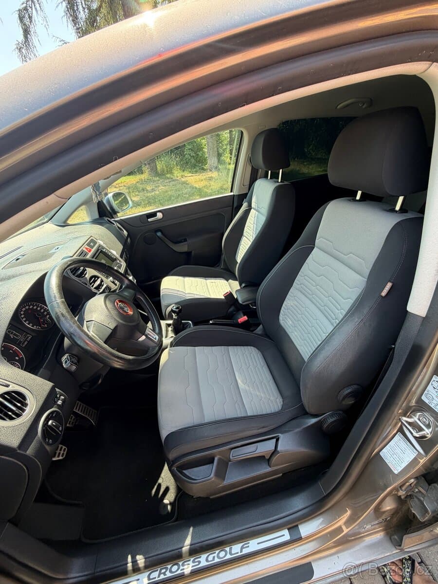 2010 Volkswagen GOLF - 10