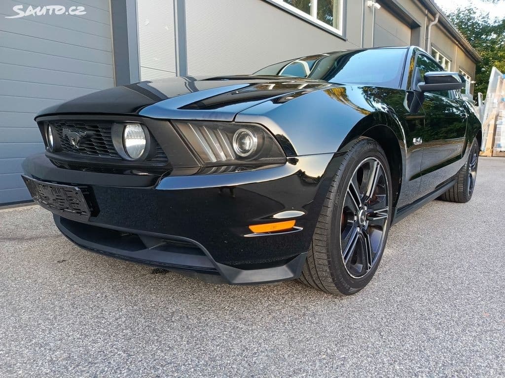 2011 Ford MUSTANG - 10