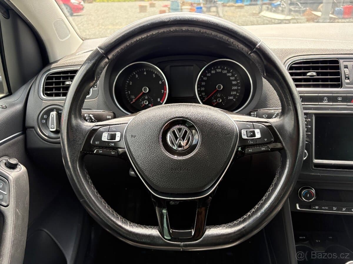 2016 Volkswagen POLO - 10