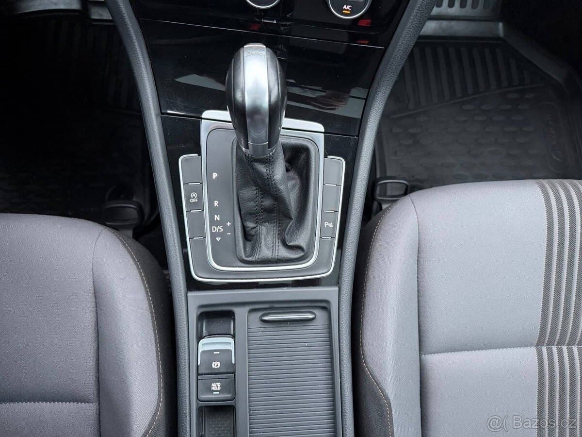 Volkswagen GOLF - 10