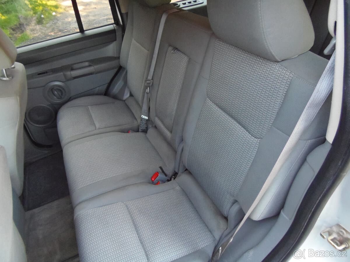 2007 Jeep COMMANDER - 10
