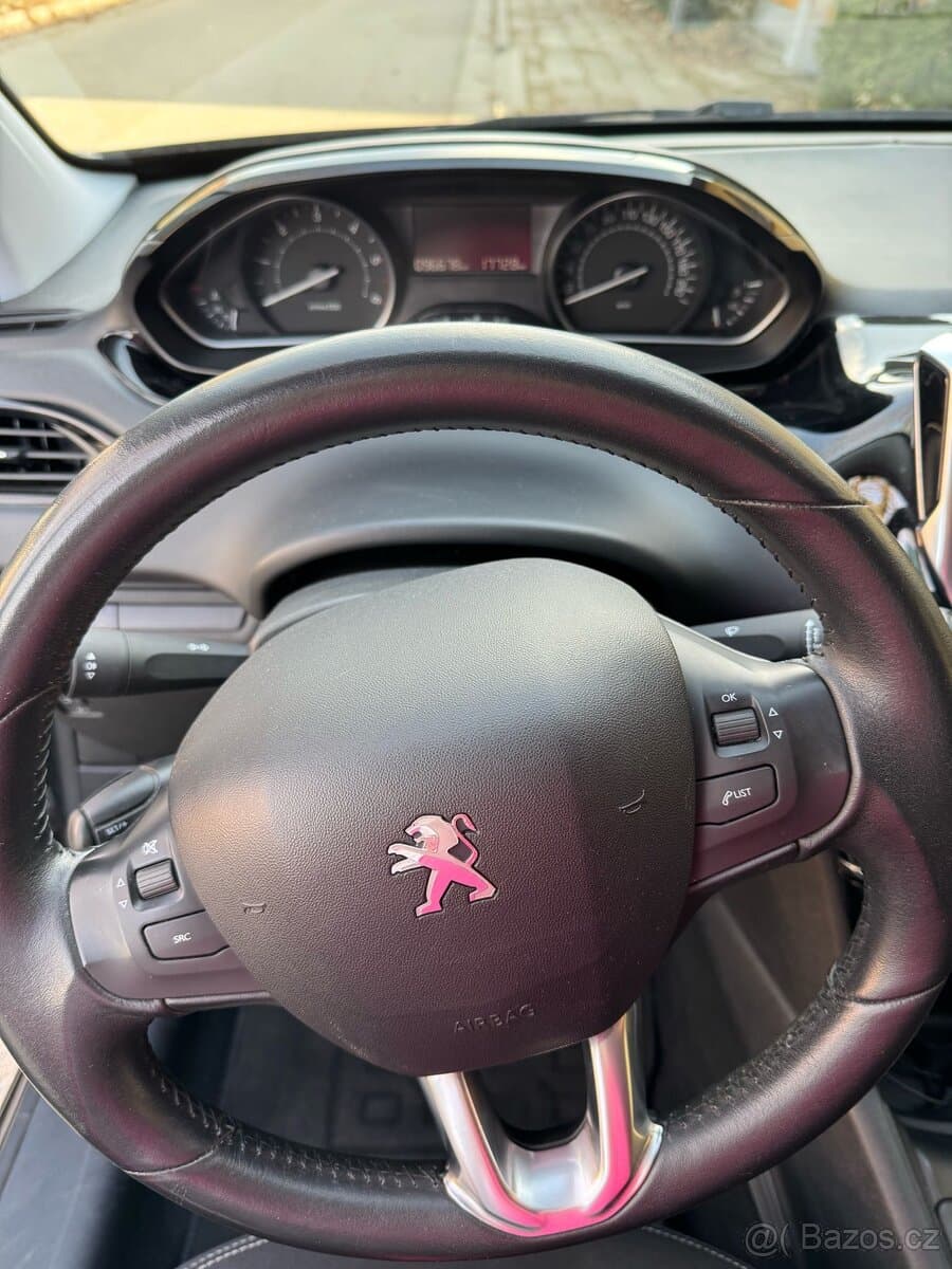 2017 Peugeot 208 - 10