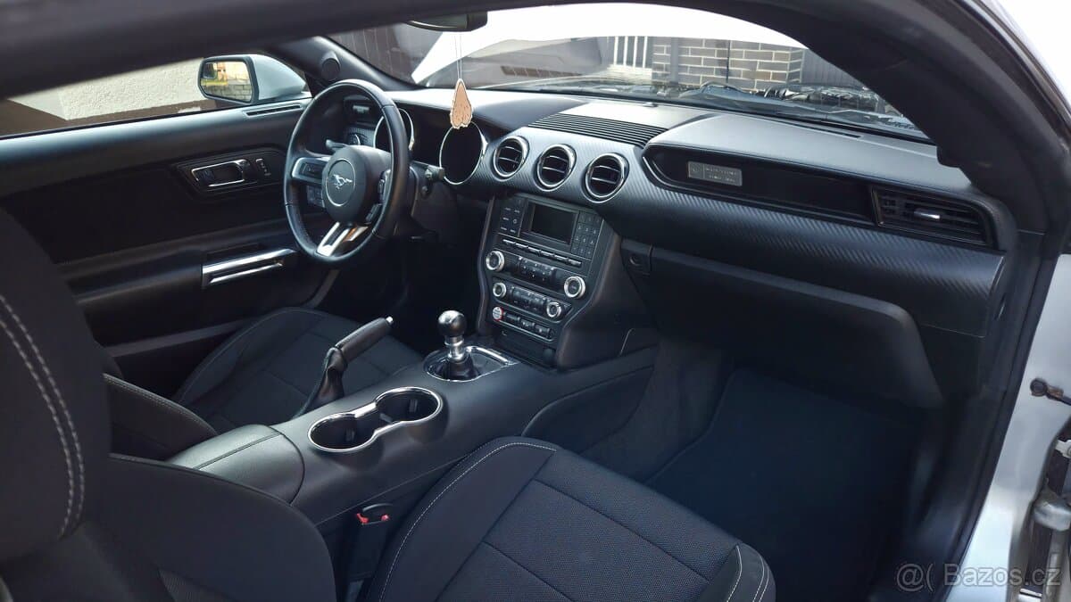 2017 Ford MUSTANG - 10