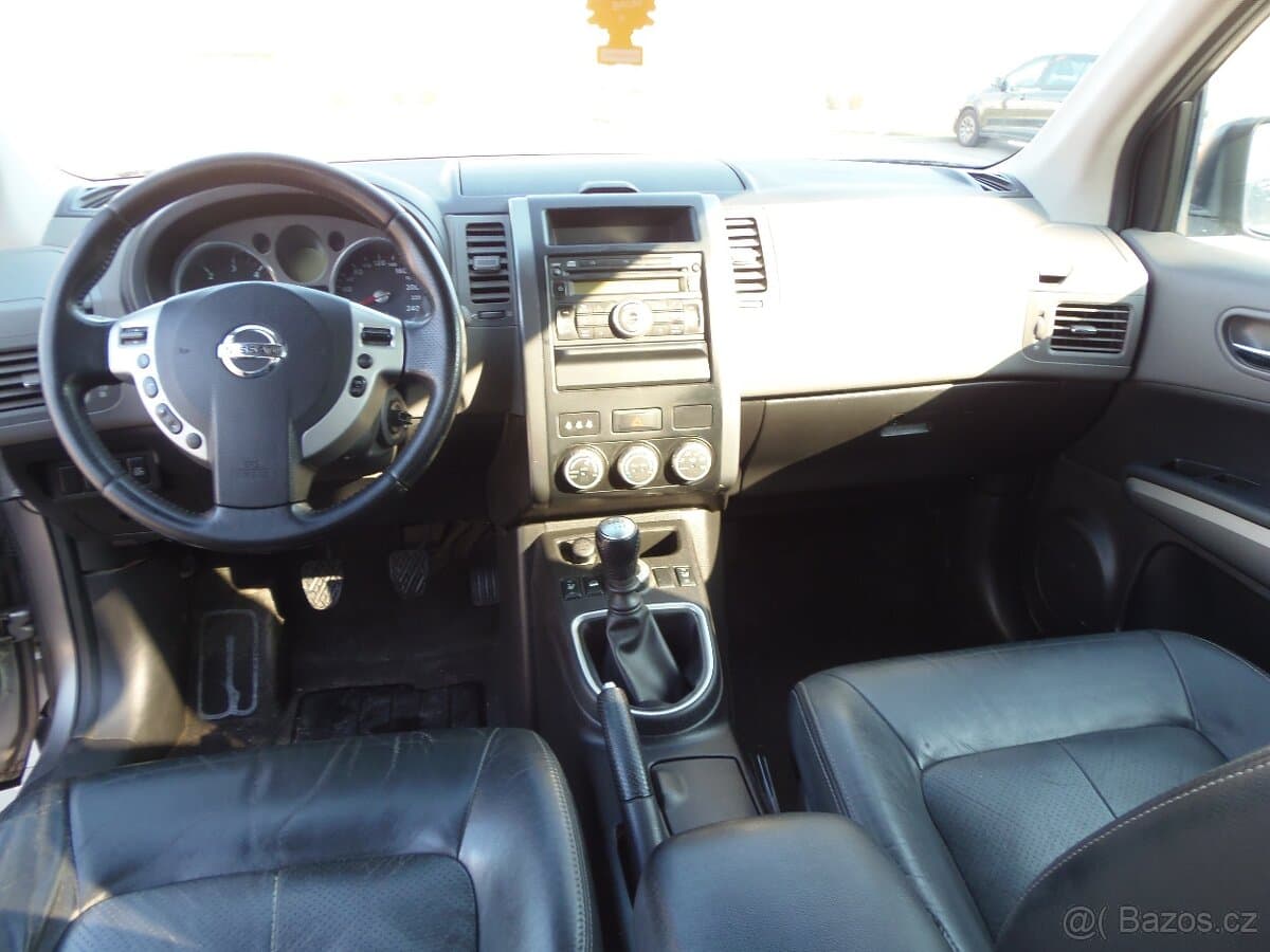 2010 Nissan X-TRAIL - 10