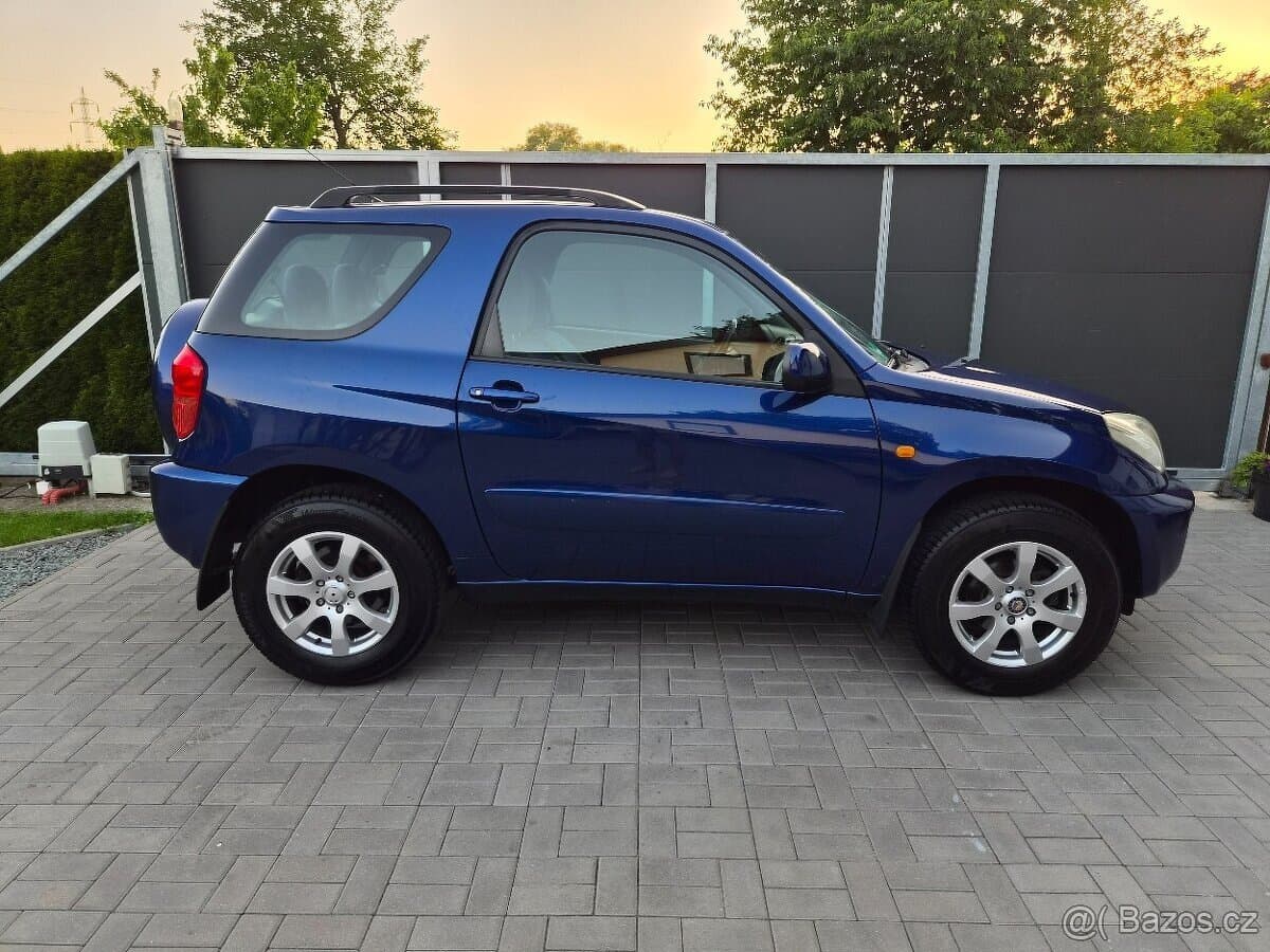 2003 Toyota RAV4 - 10