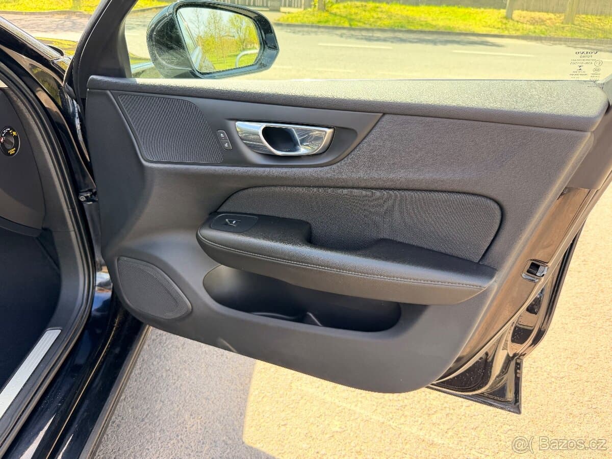 2020 Volvo V60 - 10