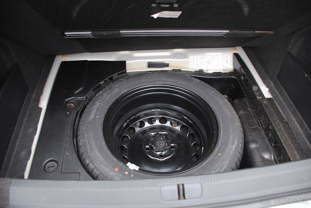2011 Volkswagen PASSAT - 10