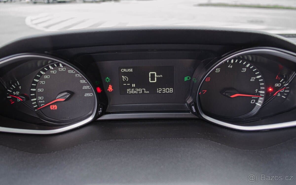 2020 Peugeot 308 - 10