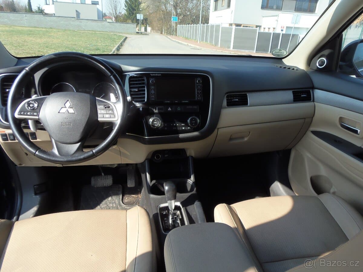 2013 Mitsubishi OUTLANDER - 10