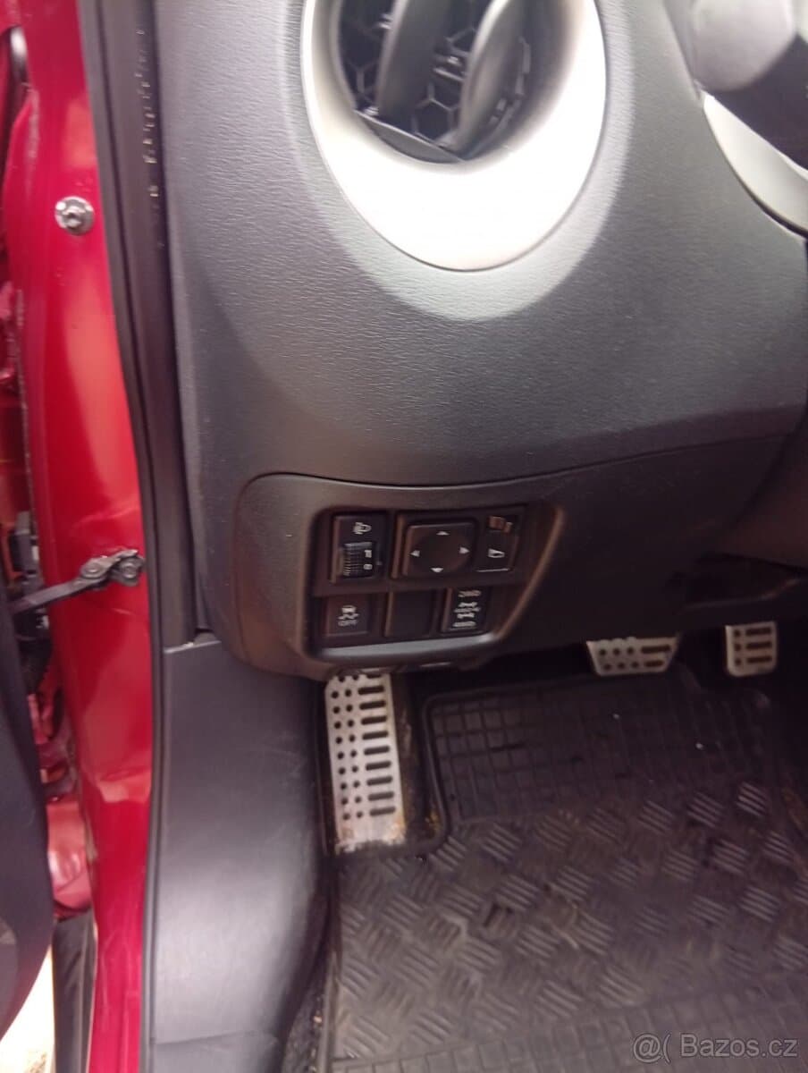 2011 Nissan JUKE - 10