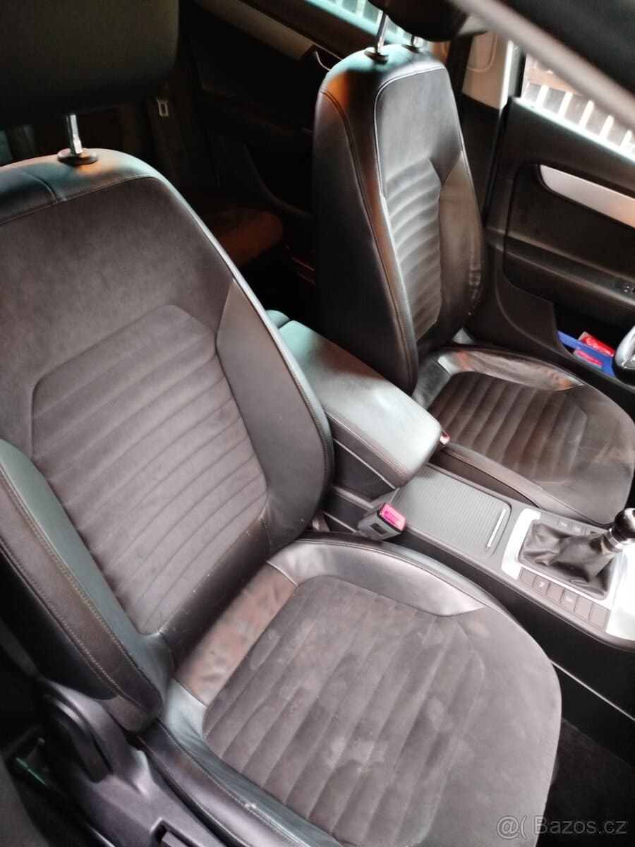 2011 Volkswagen PASSAT - 10