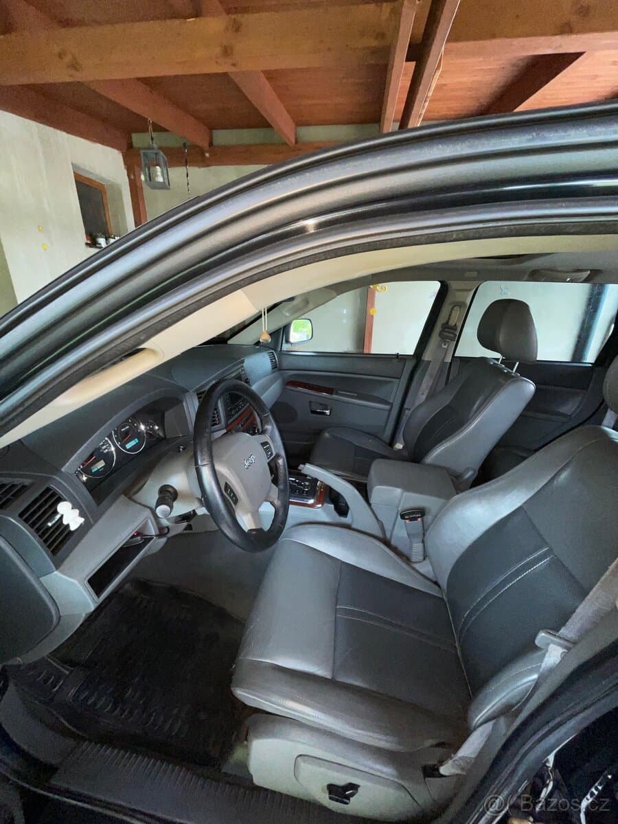 2005 Jeep CHEROKEE - 10