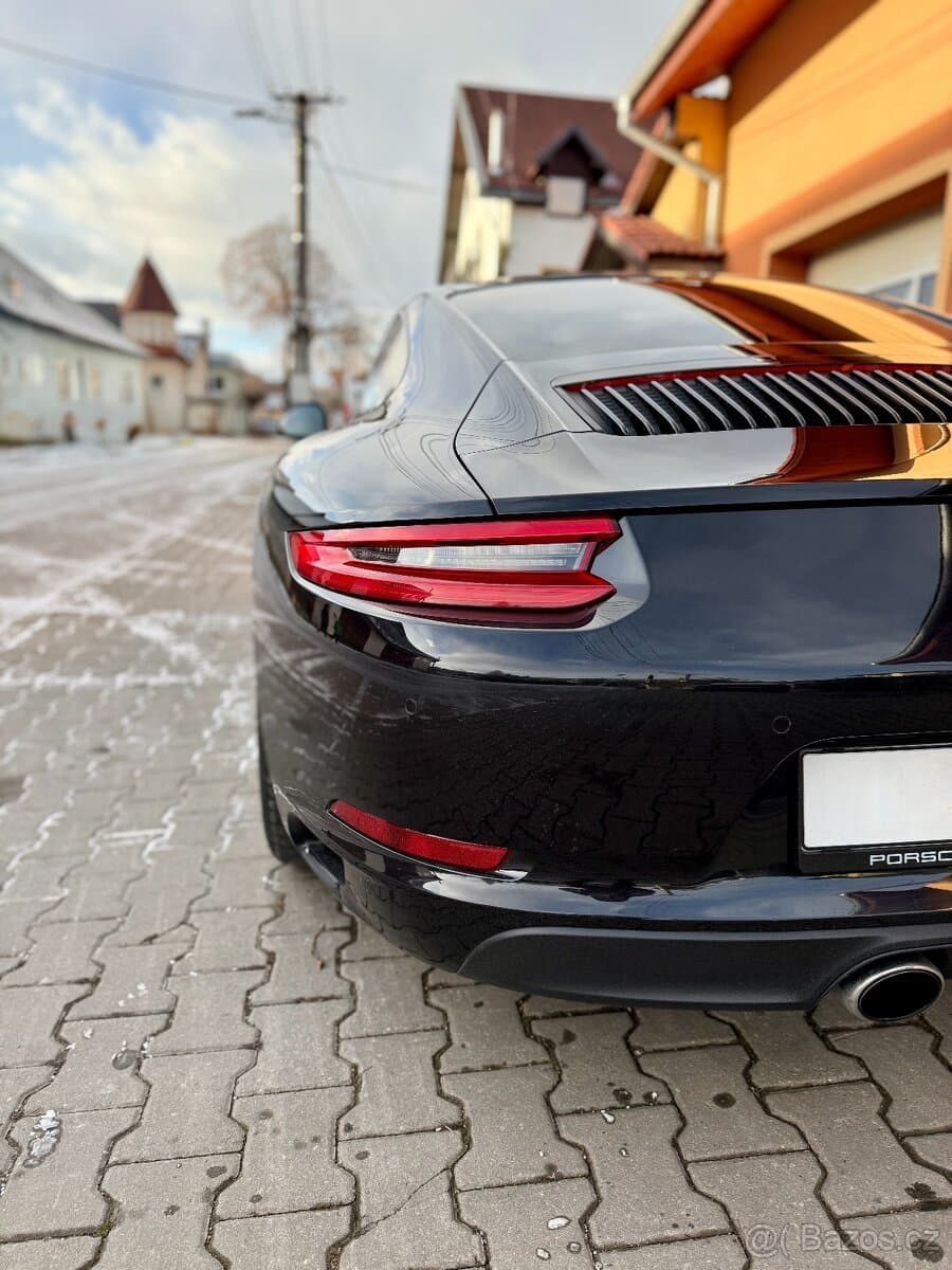 2018 Porsche 911 - 10