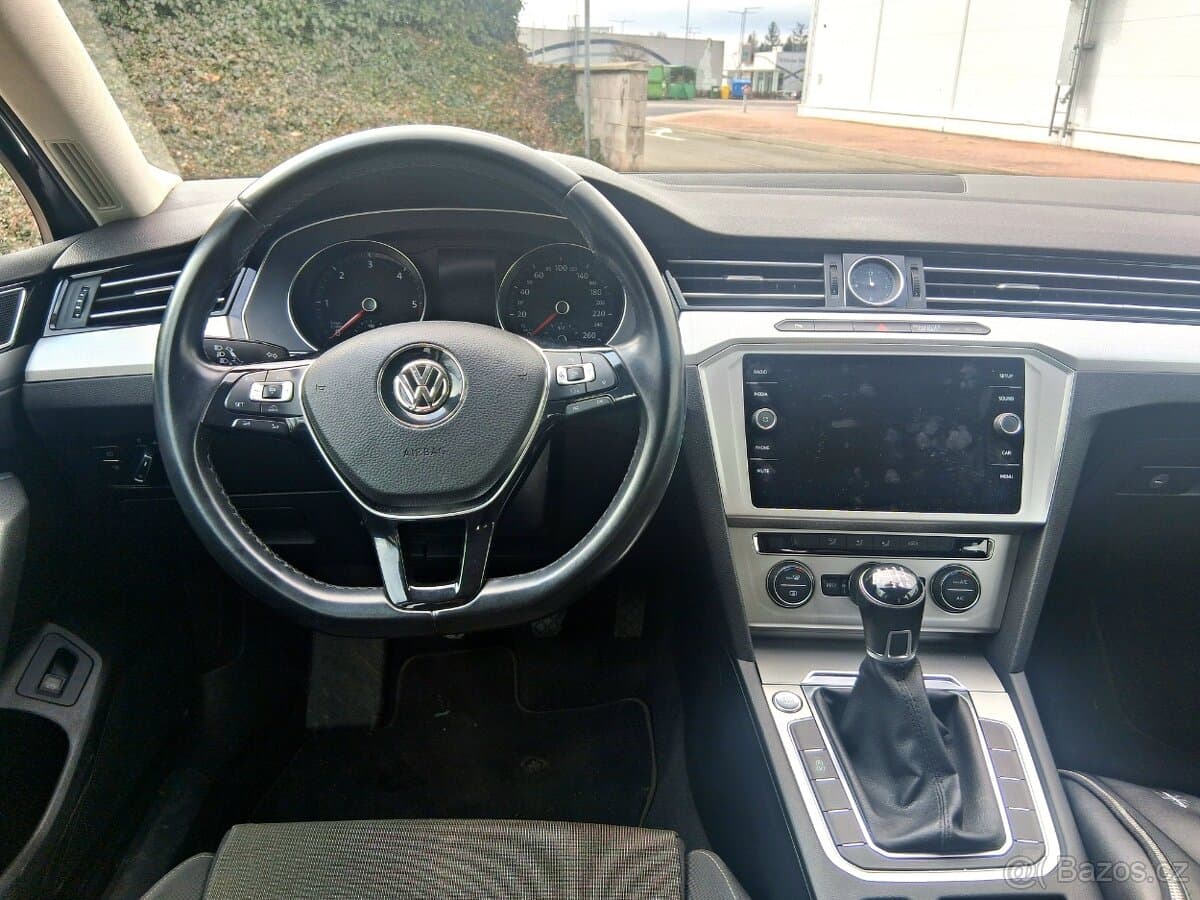2018 Volkswagen PASSAT - 10