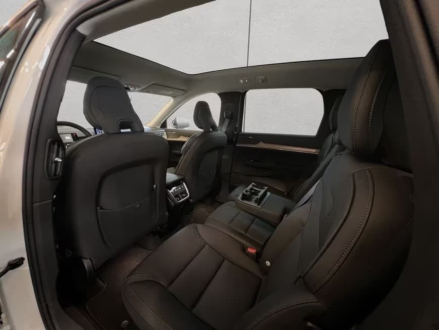 2025 Volvo EX90 - 10