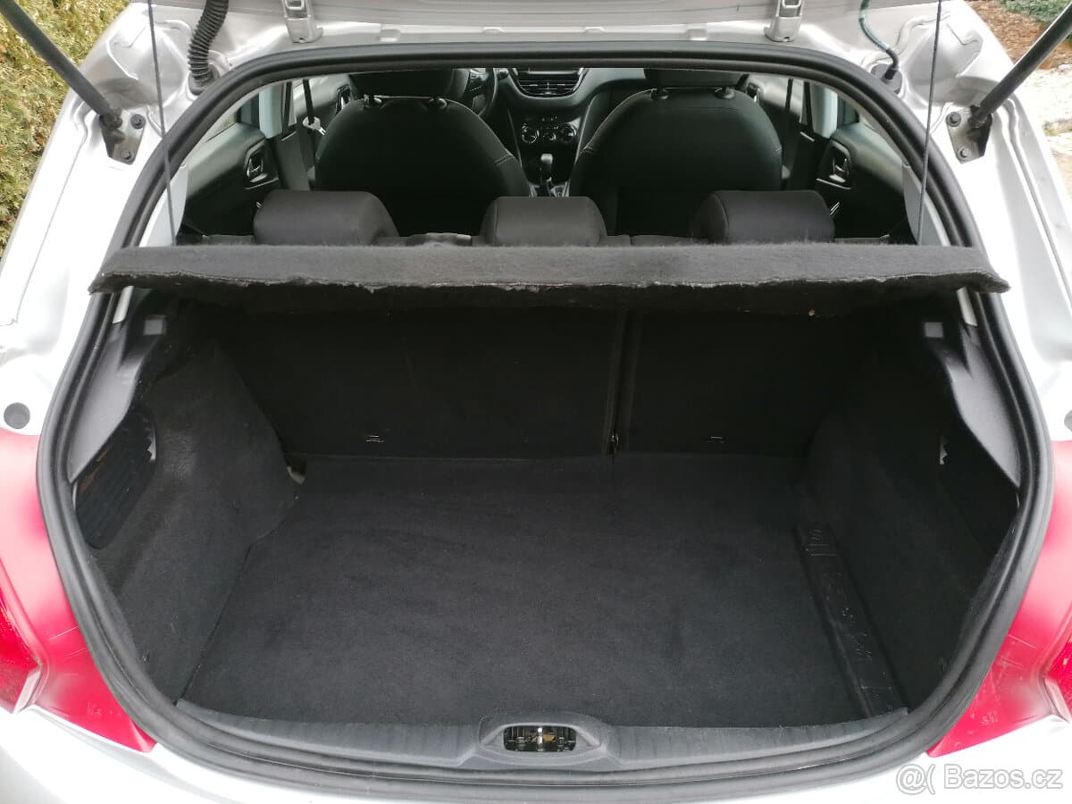 2013 Peugeot 208 - 10
