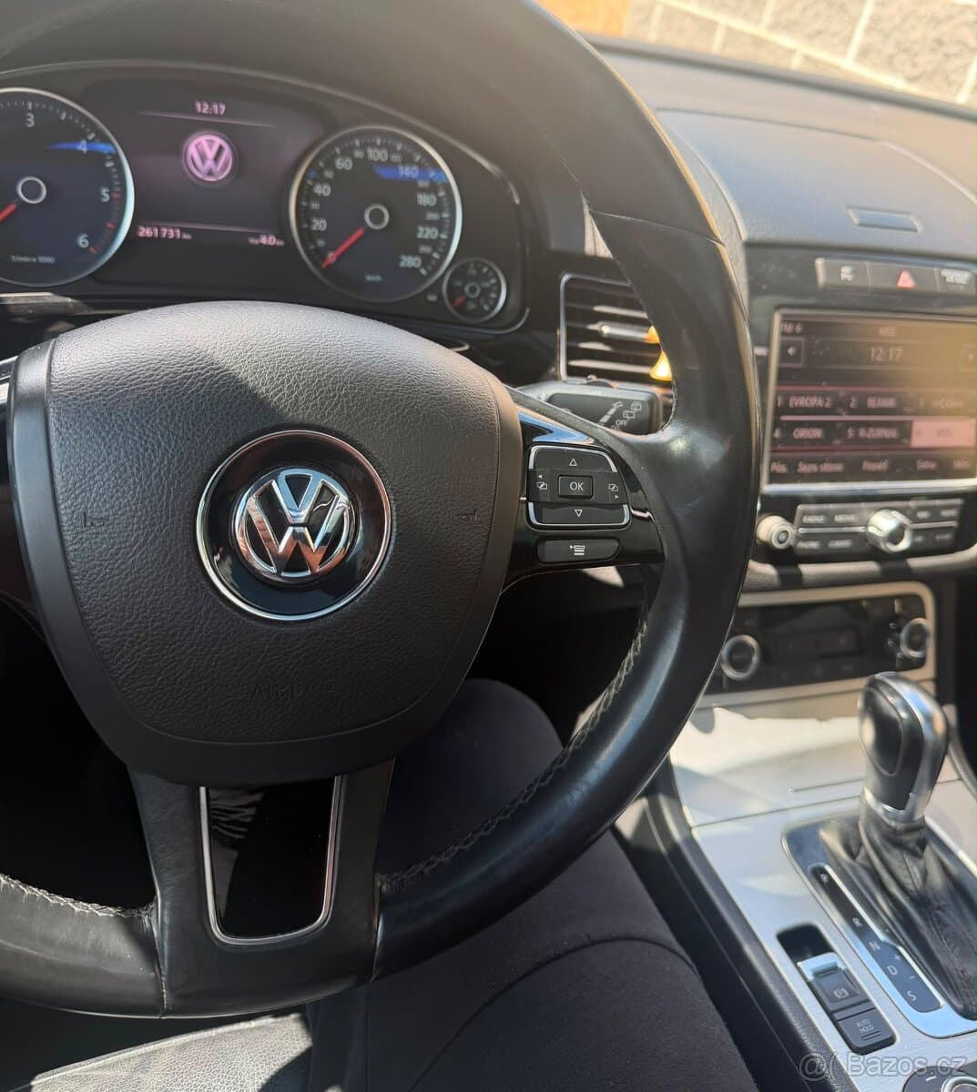 2011 Volkswagen TOUAREG - 10