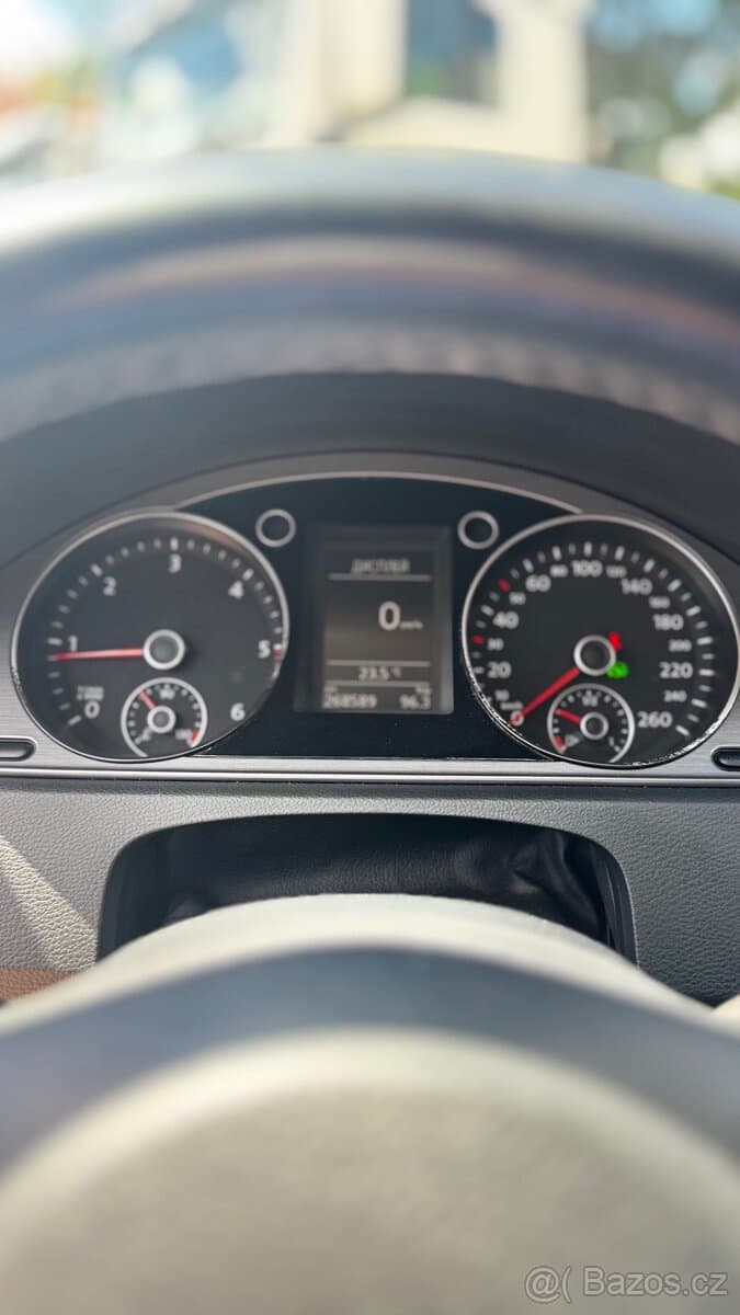 2011 Volkswagen PASSAT - 10