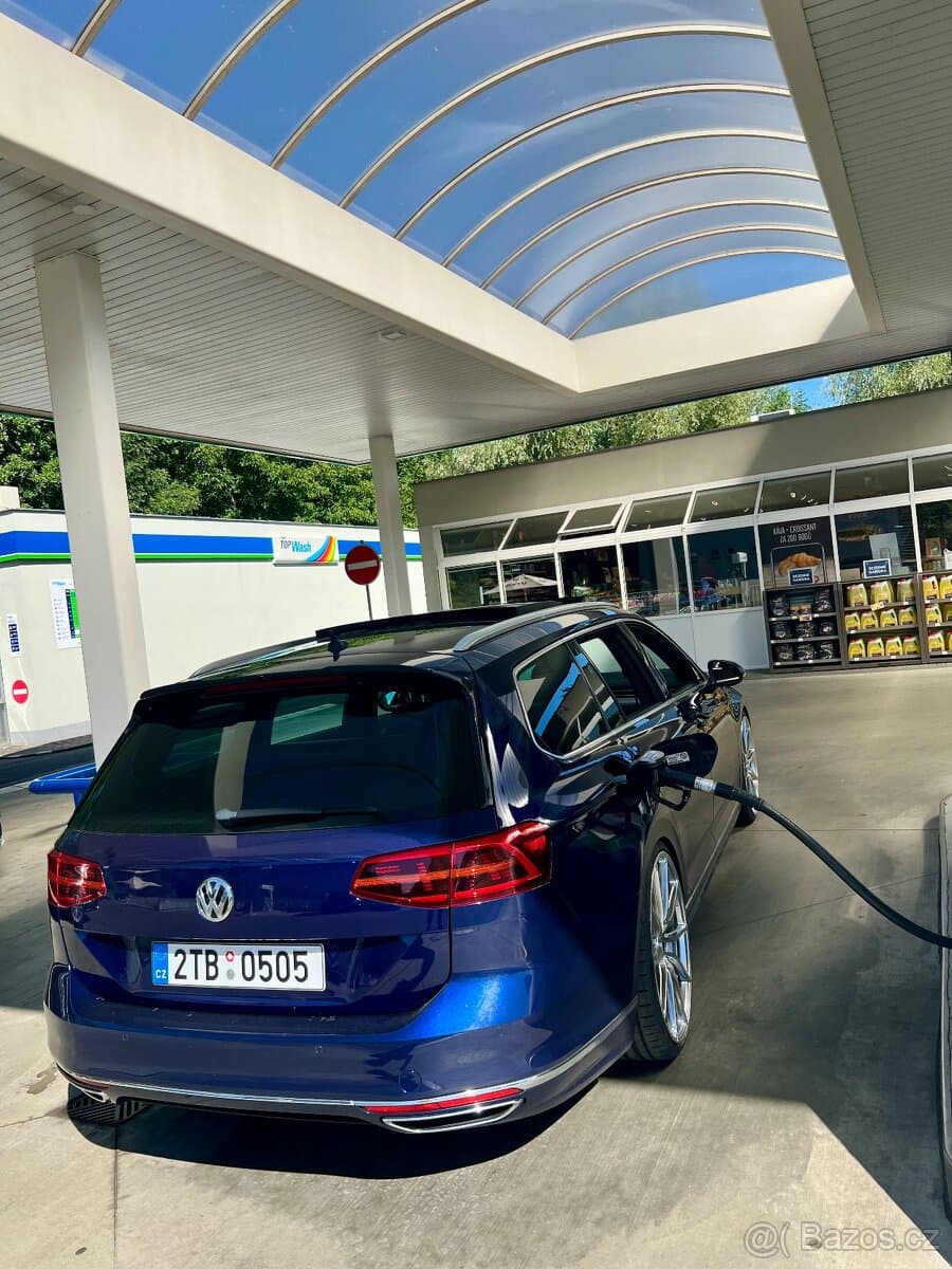 2018 Volkswagen PASSAT - 10