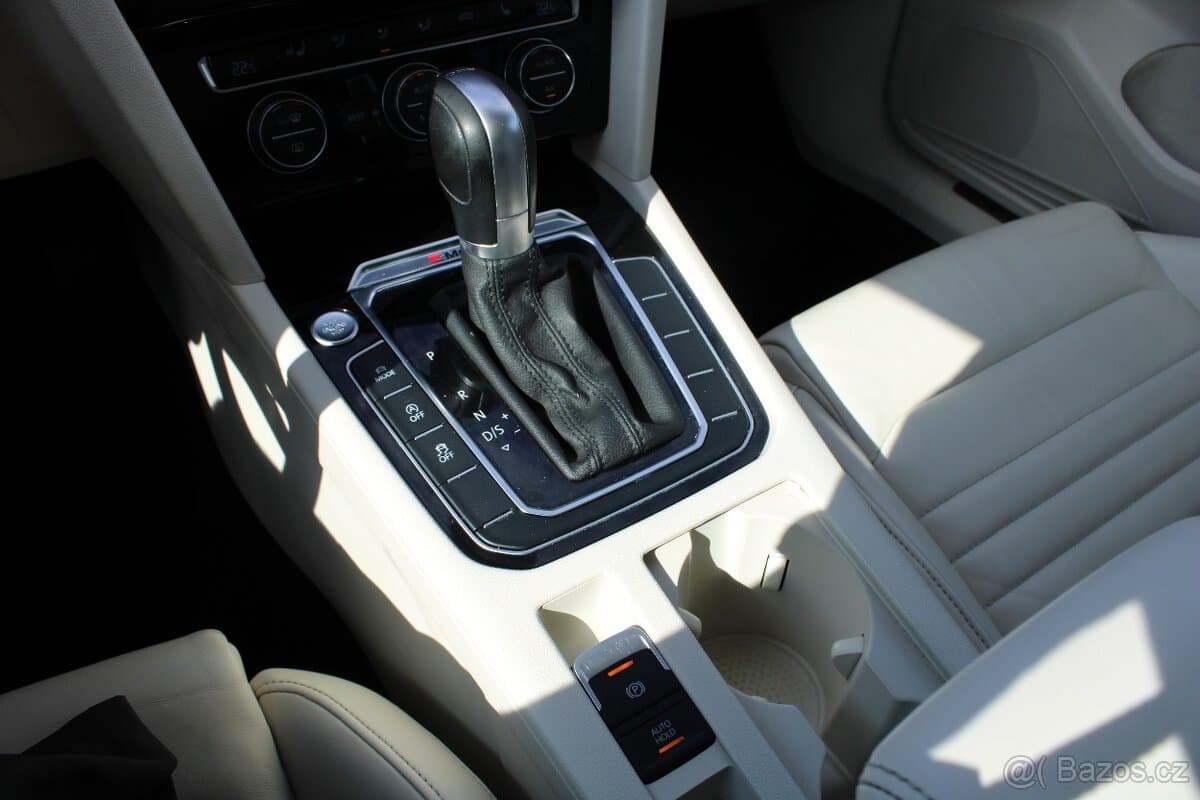 2015 Volkswagen PASSAT - 10