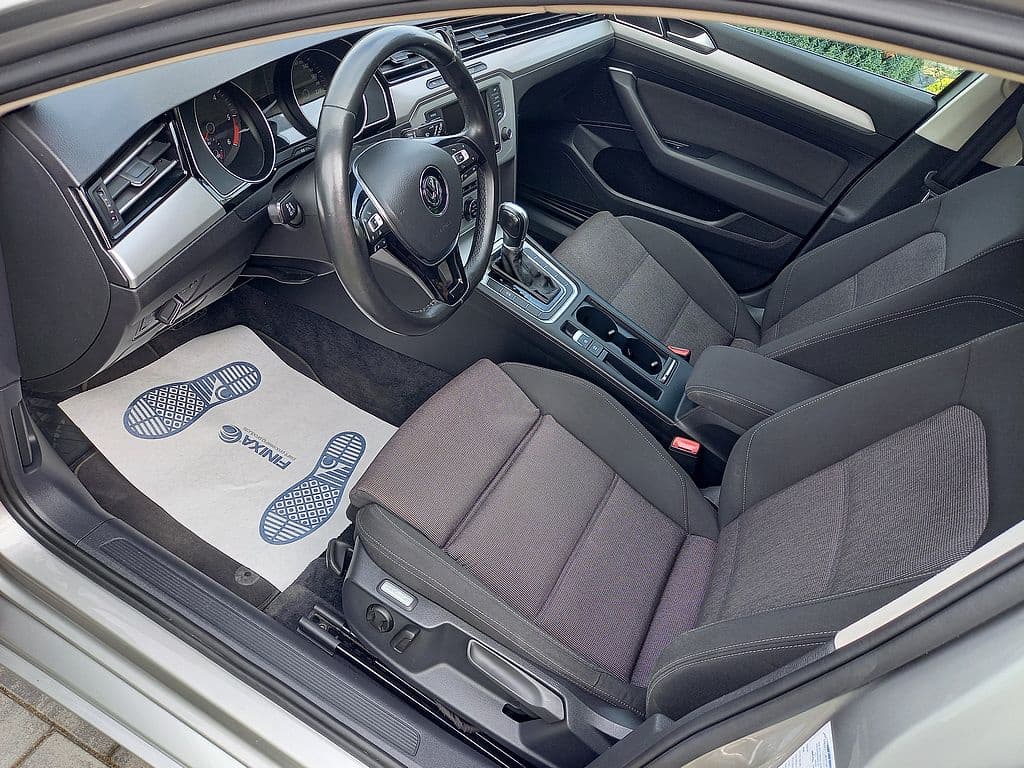 2016 Volkswagen PASSAT - 10