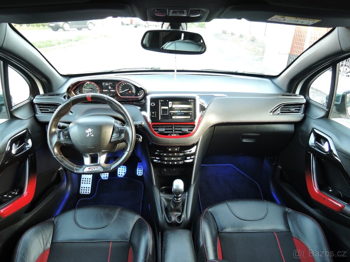 2013 Peugeot 208 - 10