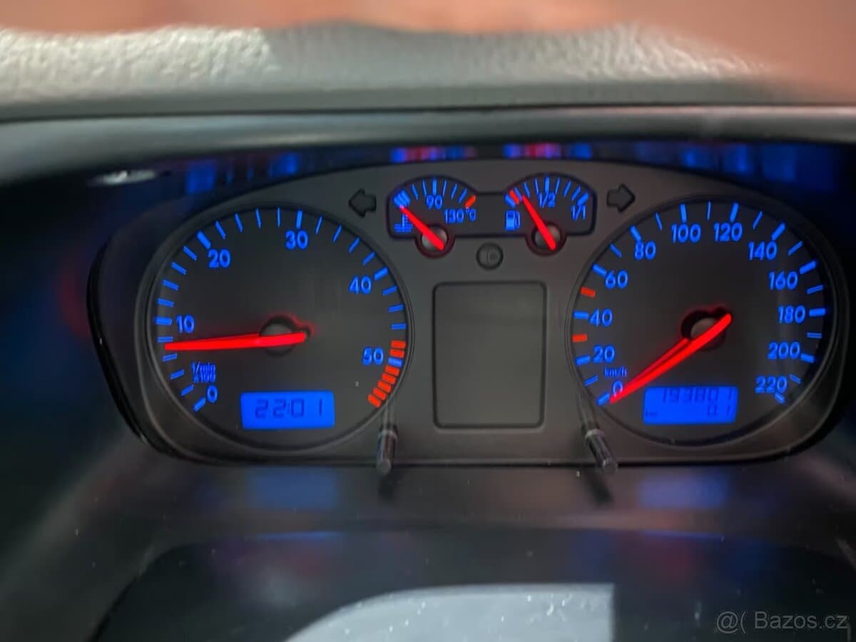 2002 Volkswagen MULTIVAN - 10