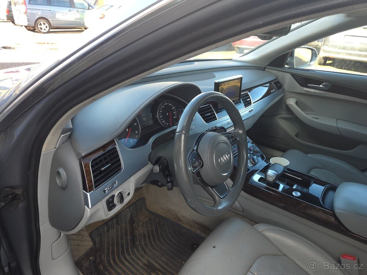2010 Audi A8 - 10