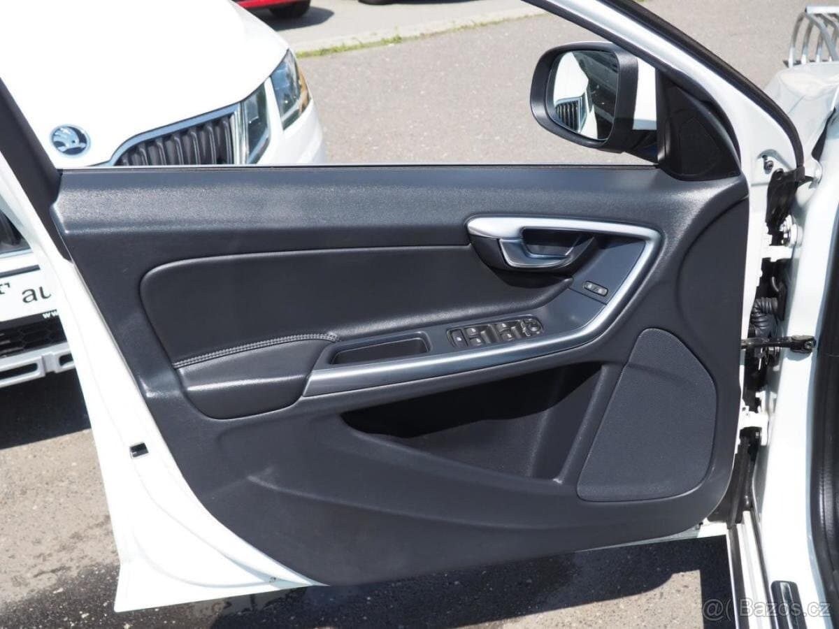 2017 Volvo V60 - 10